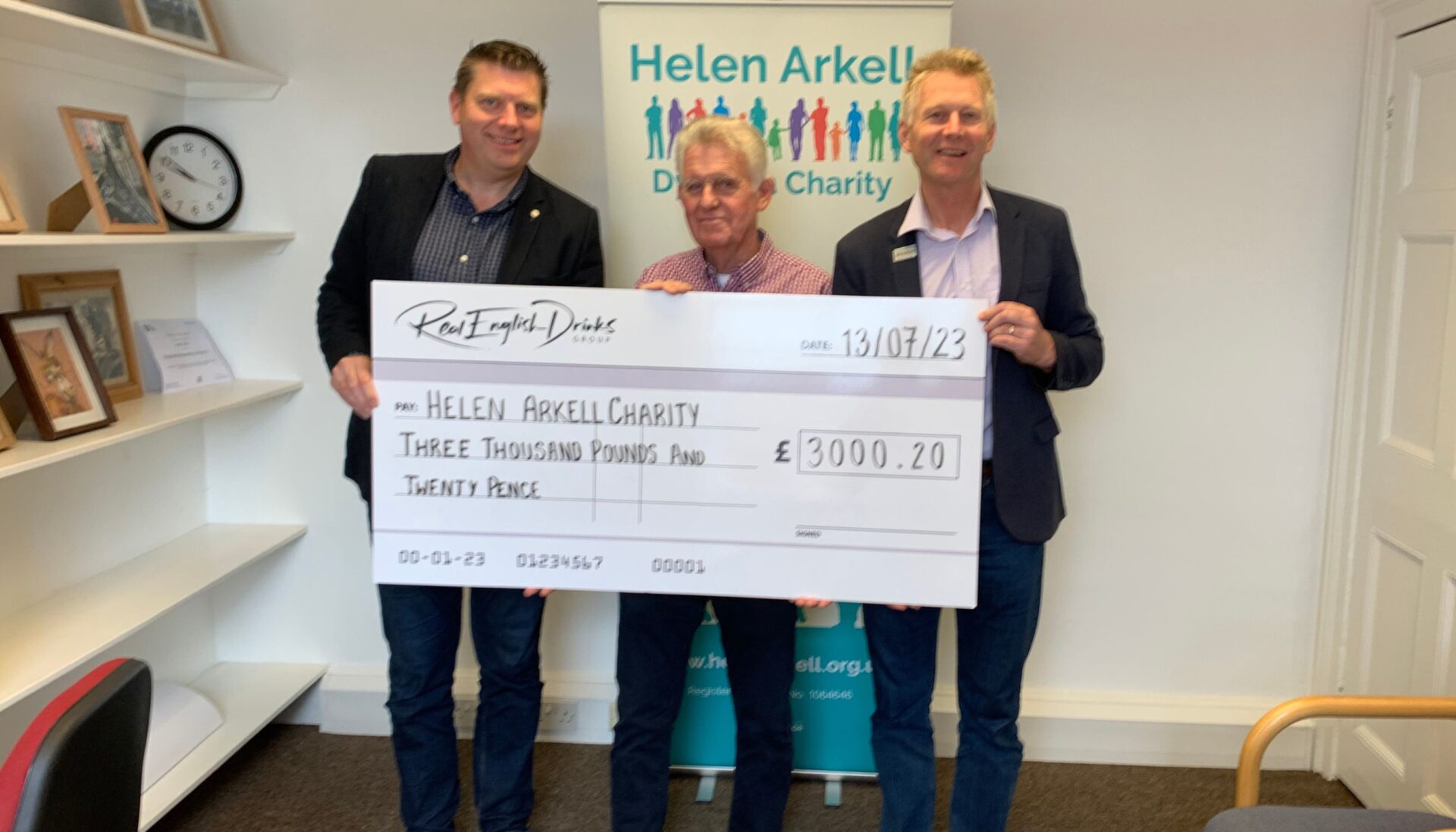 Image: Roy Brenan Golf Day Cheque